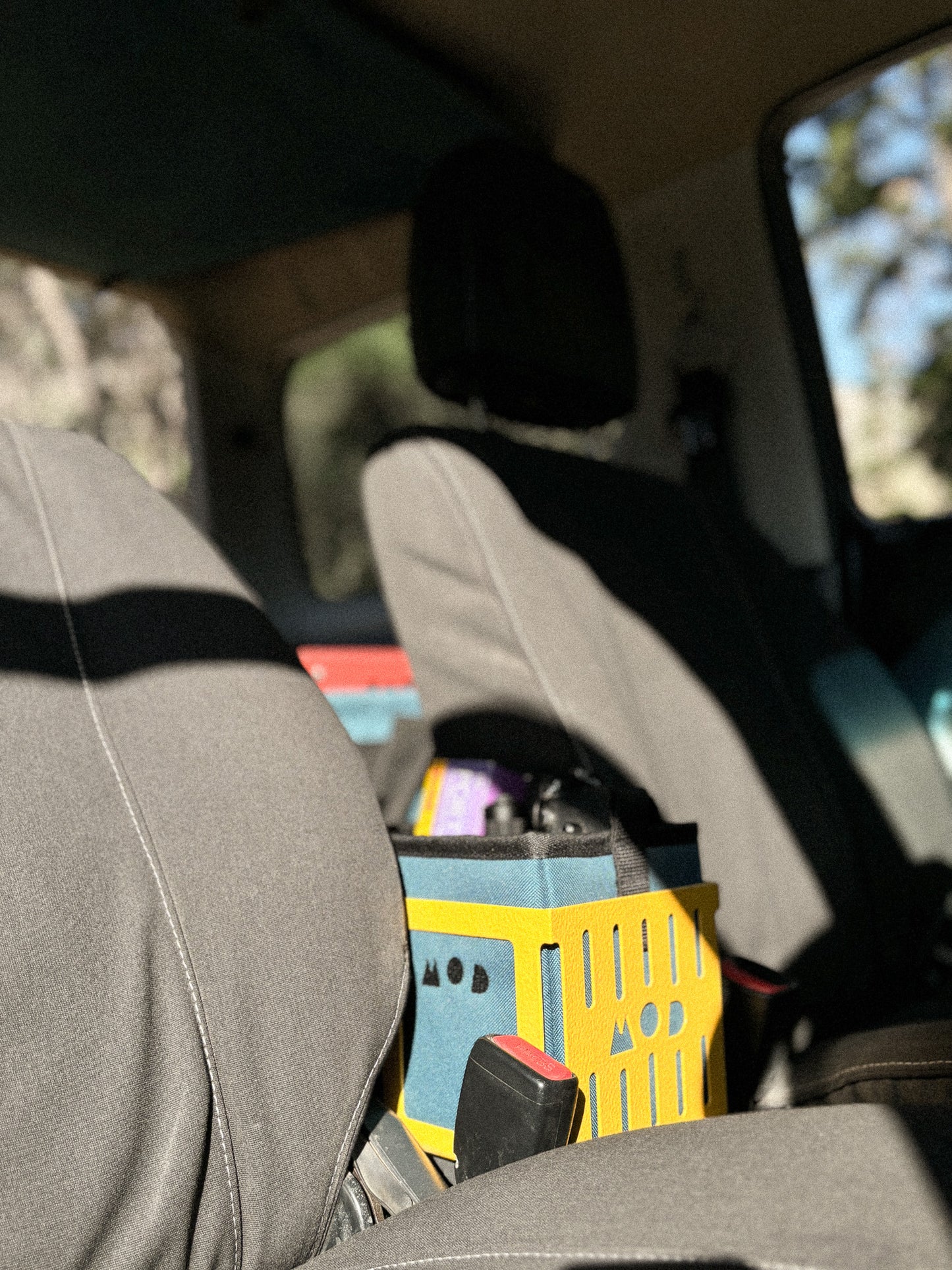 Caddy Box in Traffic Yellow between the seats of Jimny 3