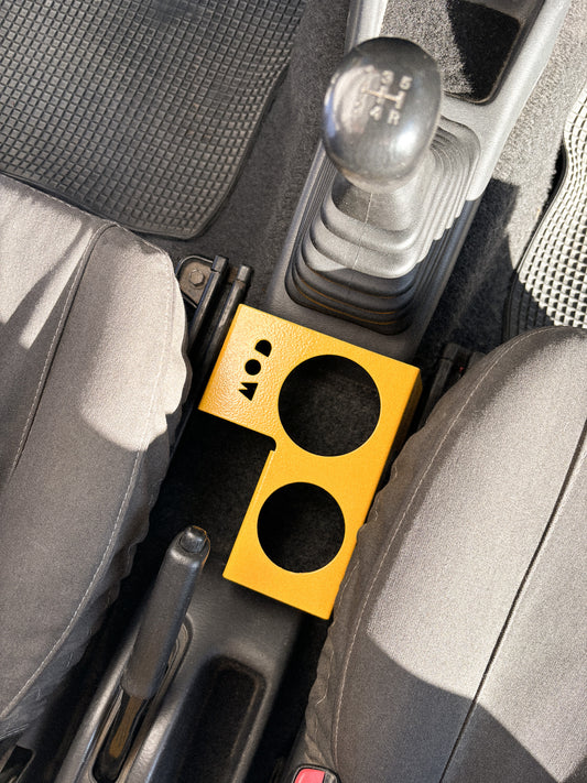 Placement of the Cups and drinks holder in the Jimny 3