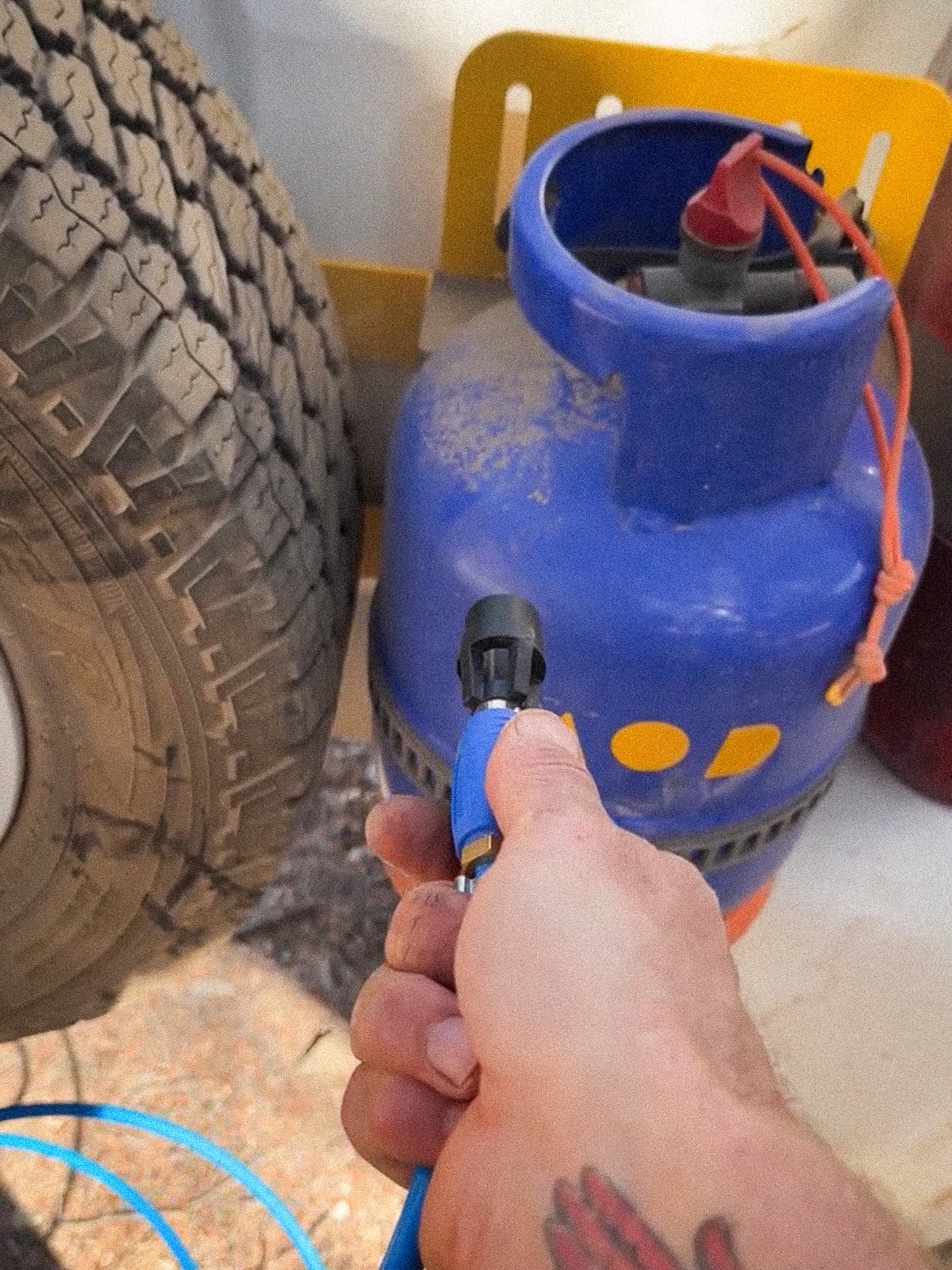Duster for dust removing on cars, showing the dust removal