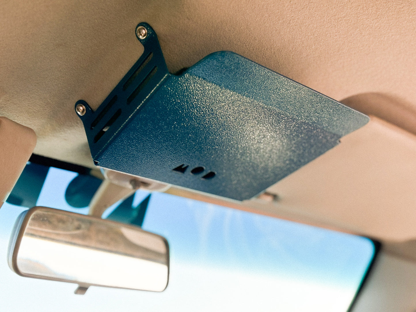Headroom in Jimny 3 in Blue showing installation