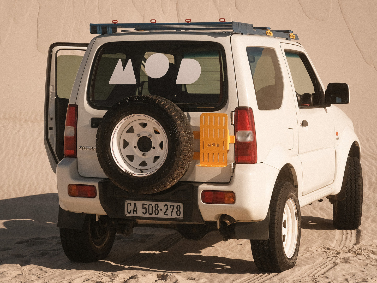 Rear Door Mount in Yellow showing the storage possibility on a Jimny 3 rear door