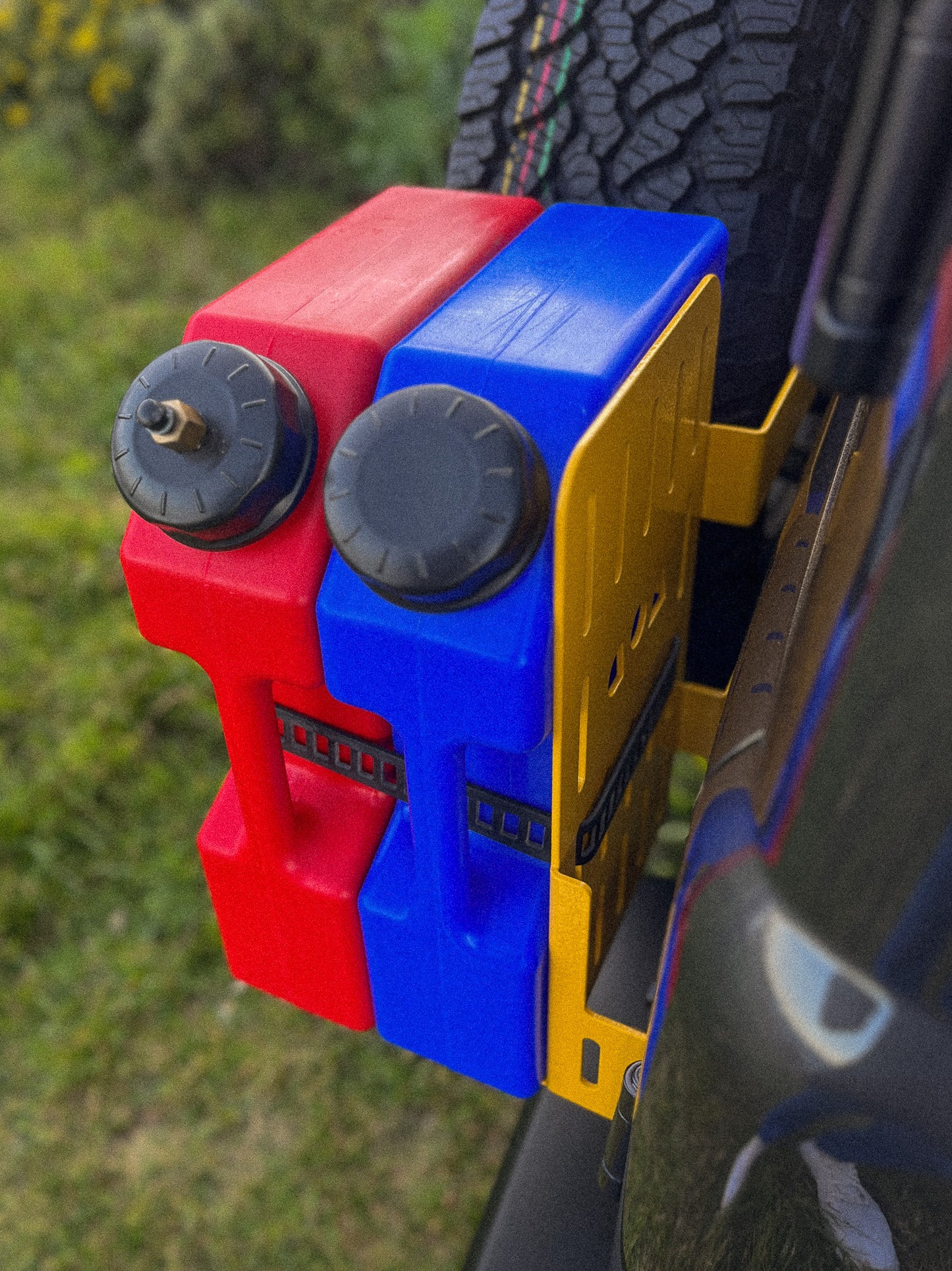 Rear Door Mount showing the storage possibility on a Jimny 4 with fuel and water canisters