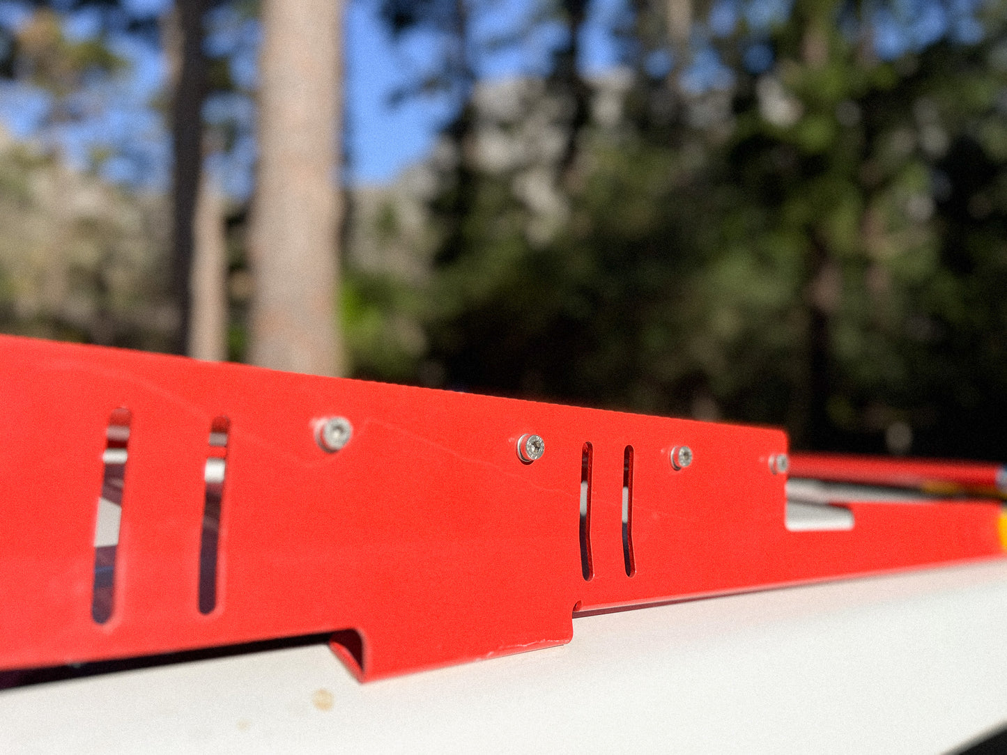 Roof Rack for Jimny 3 in Red, detail of side rail