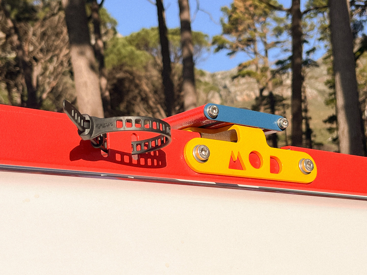 Roof Rack for Jimny 3 in Red, detail of bracket and mounting points with straps