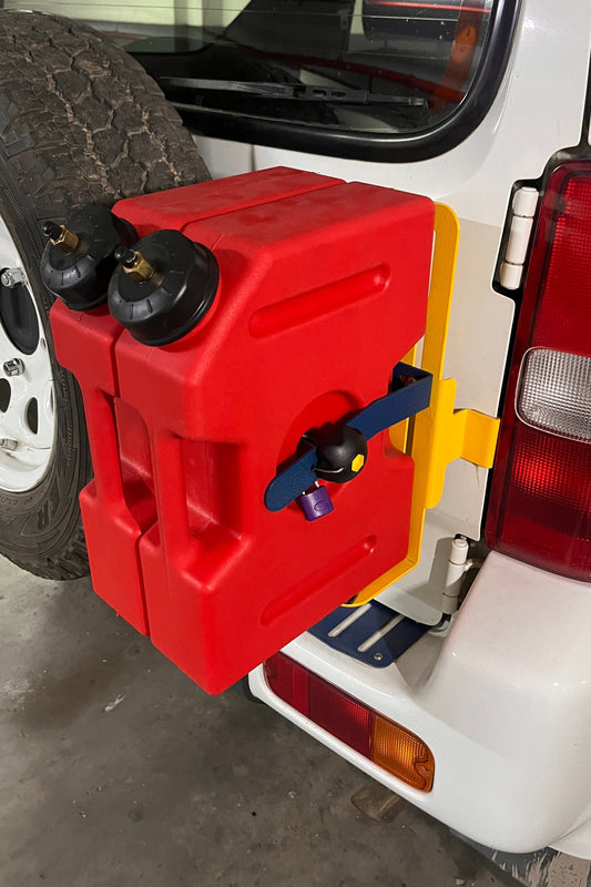 Red portable fuel tank attached to a Jimny 3 with MOD Rear Door Mount