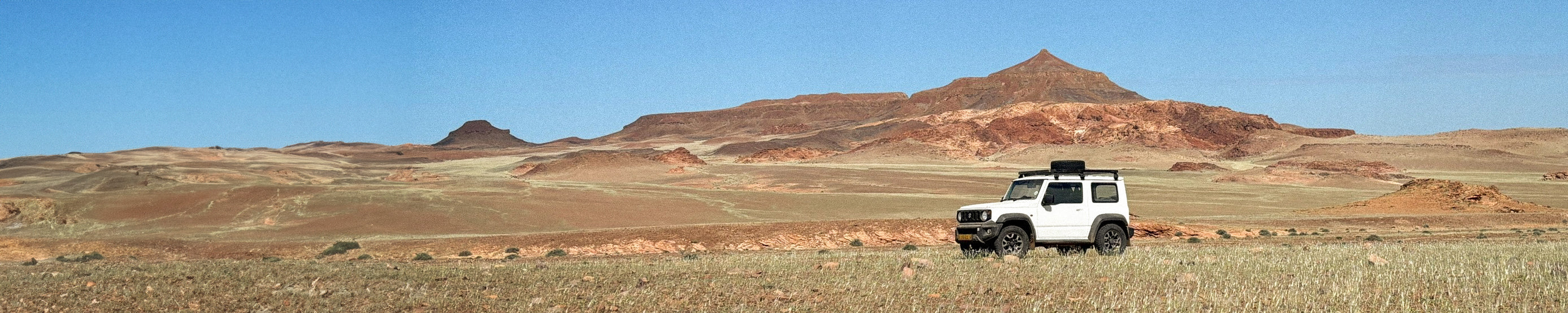 Jimny 4 in vast landscape in Namibia