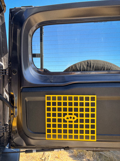 MOD Molly_Molle_Jimny_4_yellow on rear door of Jimny 4